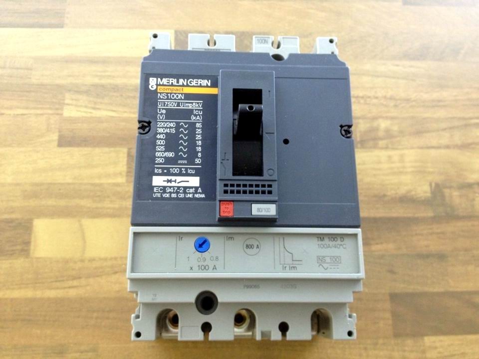 Schneider NS100N